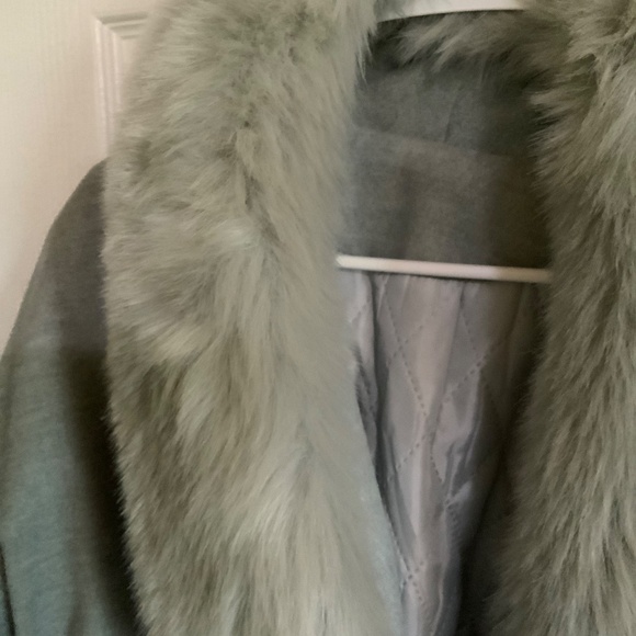 Gray jacket - Picture 3 of 5